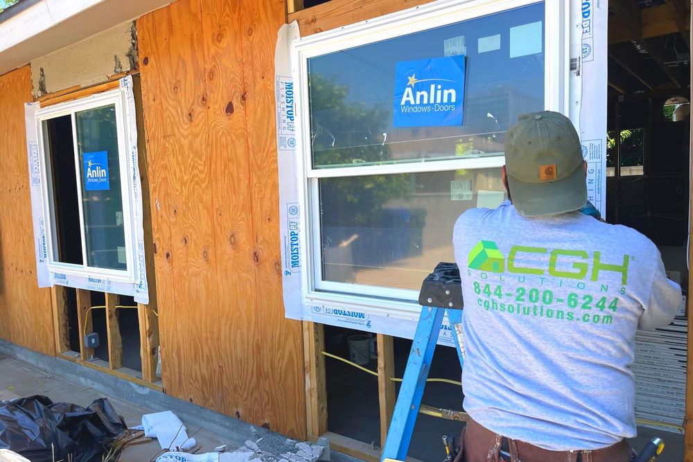 Actualizar tus ventanas es una inversión importante, y podrías preguntarte si necesitas un profesional para la instalación.