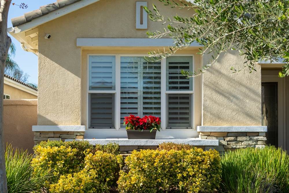 Cómo las Ventanas Energéticamente Eficientes Mantienen Su Hogar Acogedor Durante las Fiestas